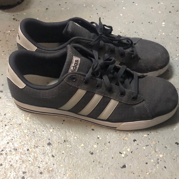 Men’s Adidas size 13 - Picture 4 of 4